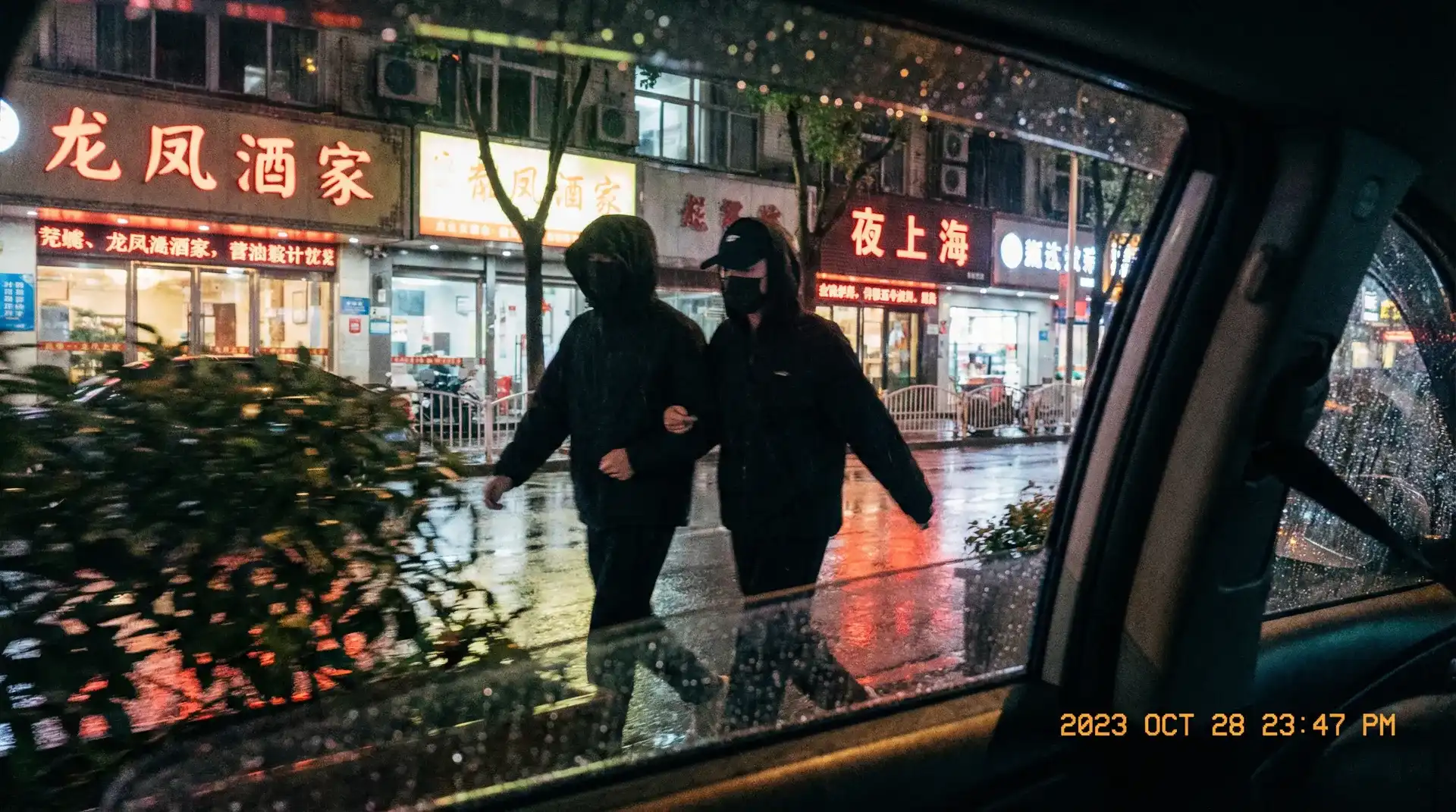 羞羞动漫 - 顶流明星深夜密会现场抓拍照片